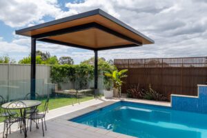 luxe cantilever pergola