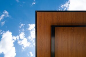 luxe cantilever pergola